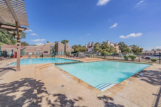 Building Photo - 2312 Balsam Dr