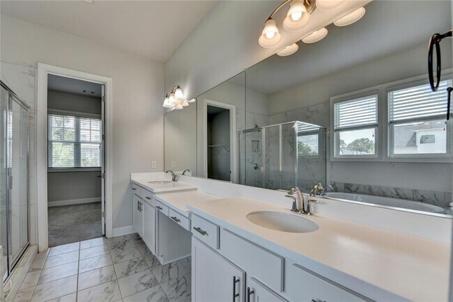 Building Photo - 3695 Andover St