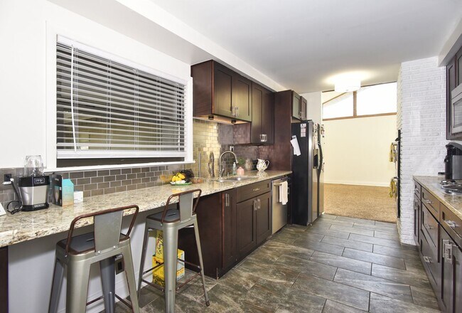 Building Photo - Mid Century Modern home in the Patrick Hen...