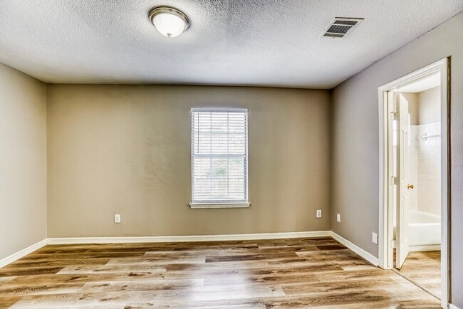 Building Photo - 3931 Echo Mountain Dr