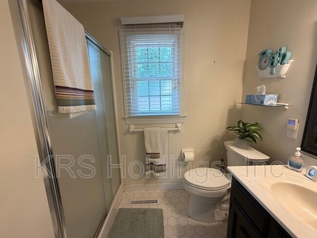 Building Photo - 1520 Woodside Ct