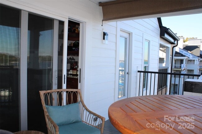 Building Photo - 18749 Vineyard Point Ln