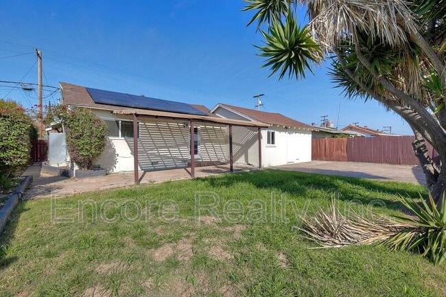 Building Photo - 6135 Chadwick Ave