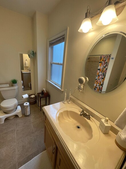 Building Photo - 21 Hall St