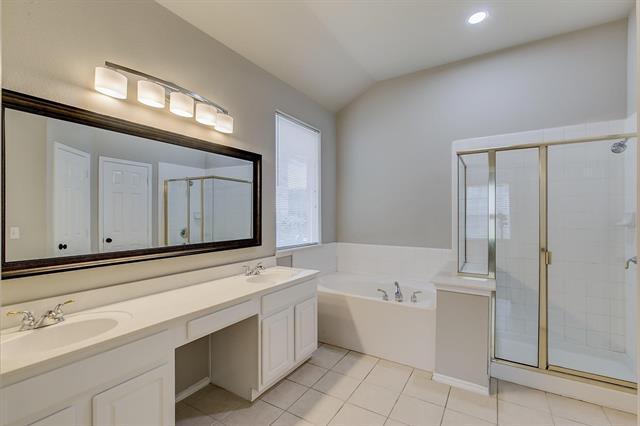 Building Photo - 2723 Excalibur Dr