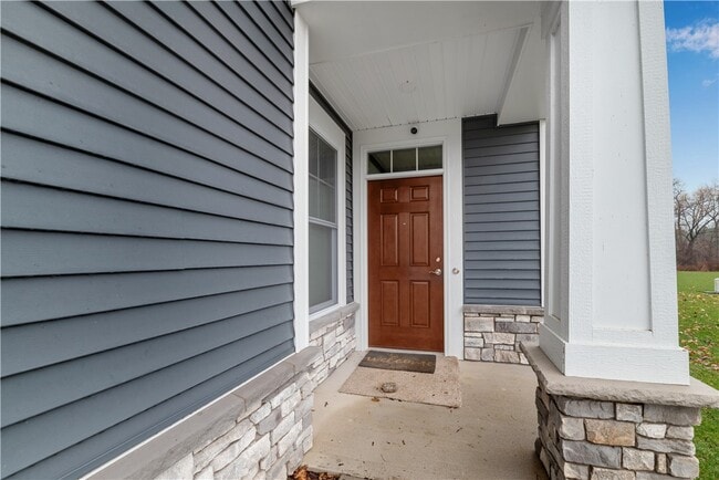 Building Photo - 1352 Creeks Edge Dr