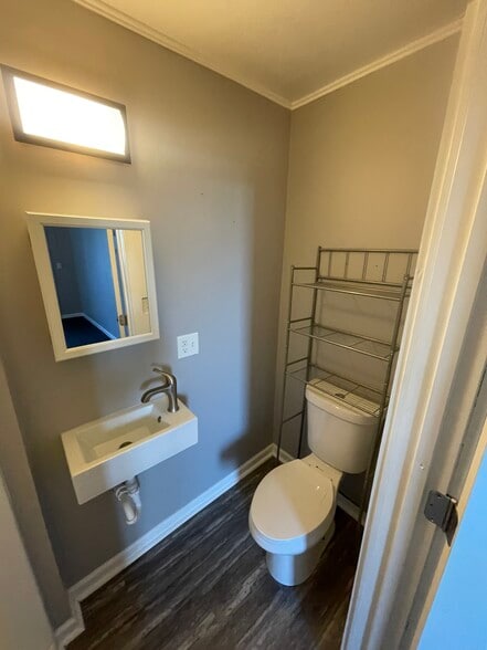 Building Photo - 1389 Broadway