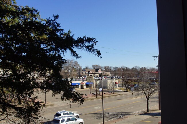Building Photo - Modern Elegance Meets Comfort – Beautifully Renovated Two-Bedroom