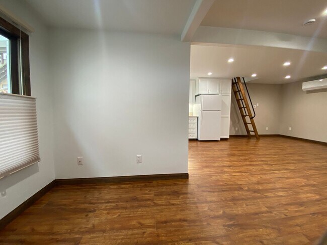 Building Photo - LARGE Mission Hills granny flat w/Loft and A/C!