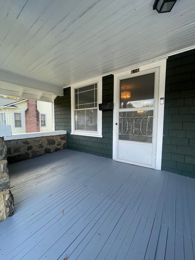 Building Photo - ?? COMING SOON ?? Charming 3 Bed / 1 Bath ...