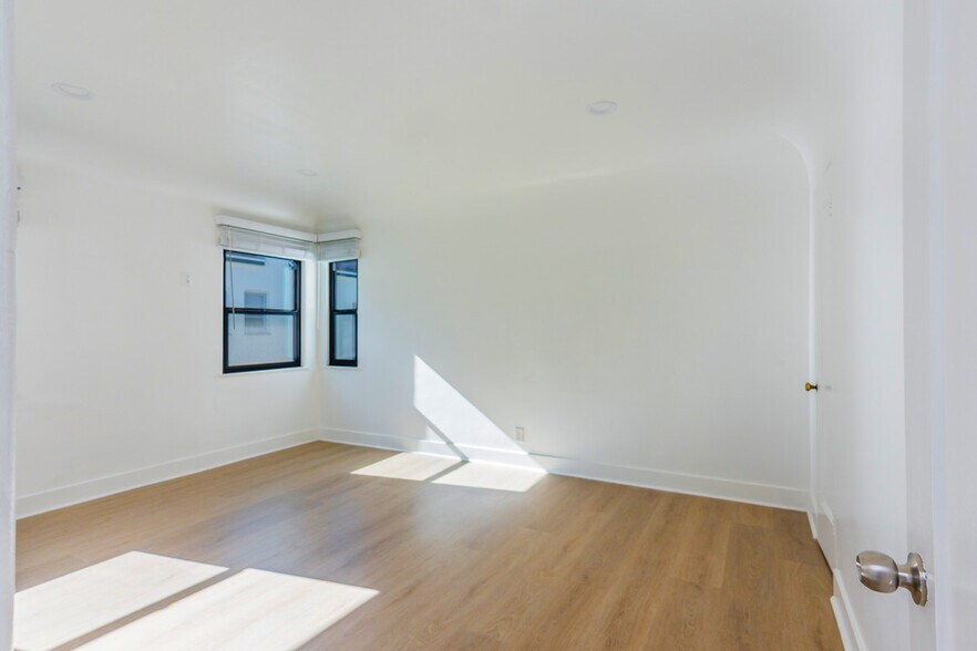 Building Photo - 128 S Harper Ave