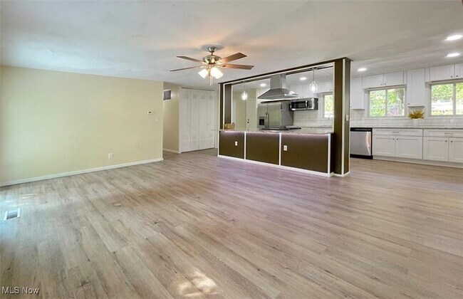 Building Photo - 9315 Glenwood Trail