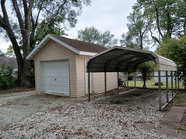 Building Photo - 444 Carola St