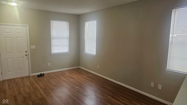 Building Photo - 15385 Dry Creek Rd