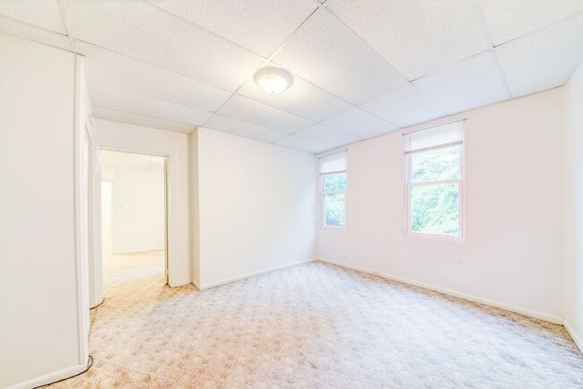 Building Photo - 2400 Mission St