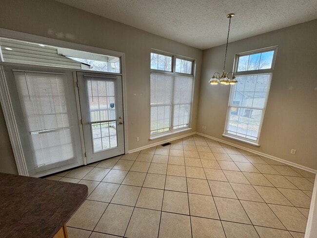 Building Photo - Comfortable 2-Bed, 2-Bath Home