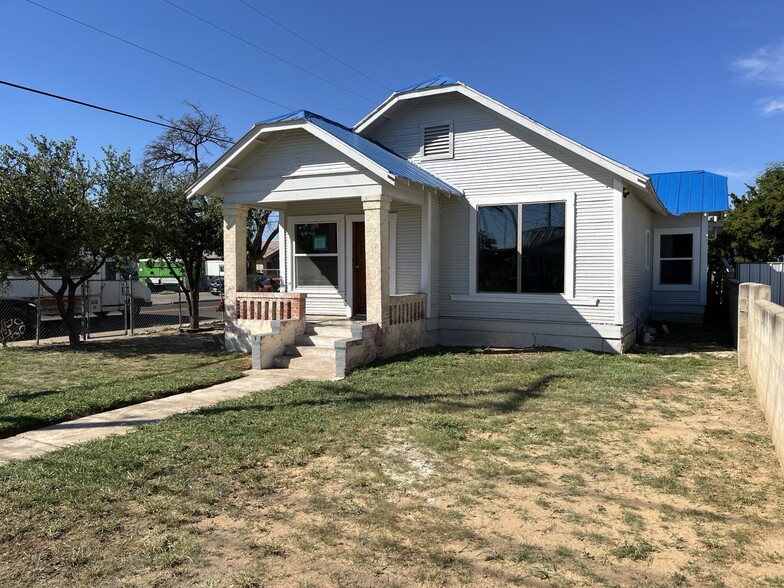 Building Photo - 402 Corpus Christi St