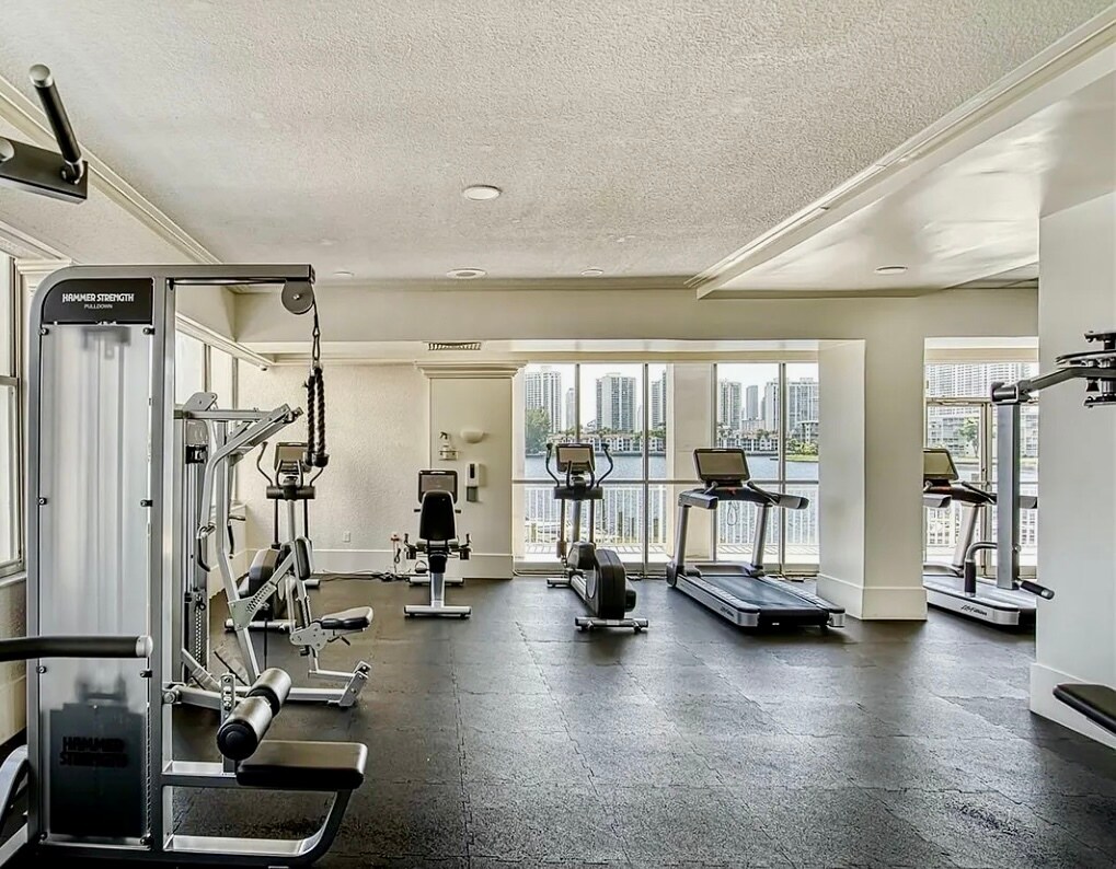 Building Photo - 18041 Biscayne Blvd