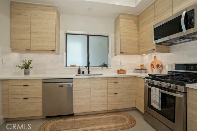 Building Photo - 8788 Shoreham Dr