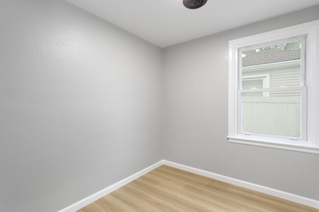 Building Photo - 1129 W Beale St