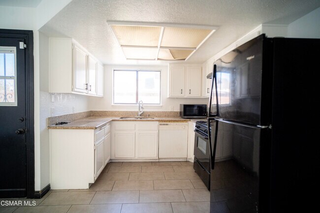 Building Photo - 837 Sunrise Ct