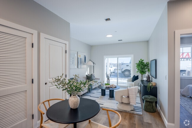 Interior Photo - 150 Draper Ave