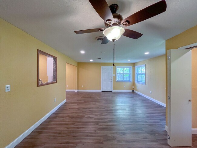 Building Photo - Available NOW!!!! This charming 1 story, 2...