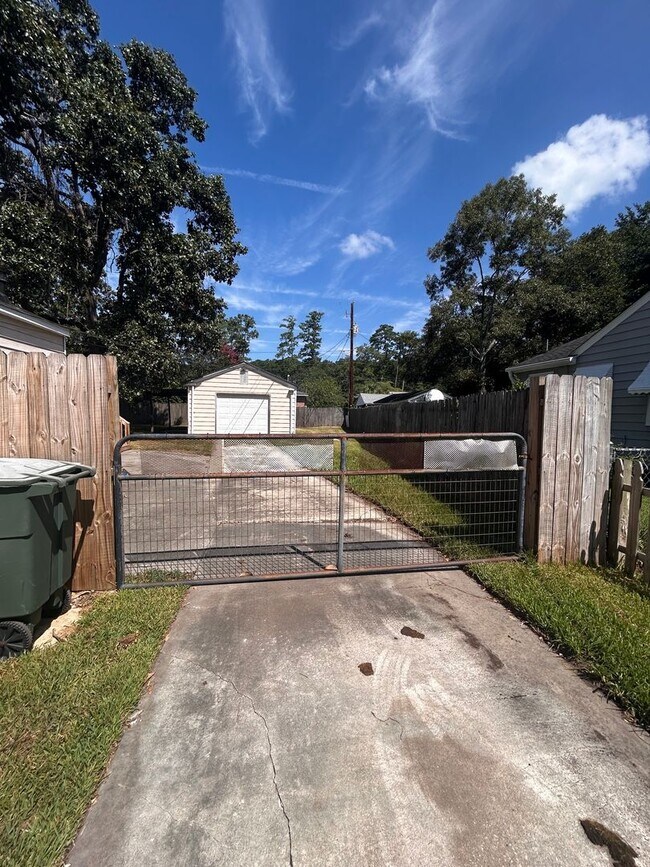 Building Photo - 1220 Pickens St