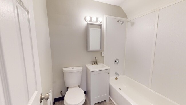 Building Photo - Brooklyn Centre neighborhood - 3  bedroom/...