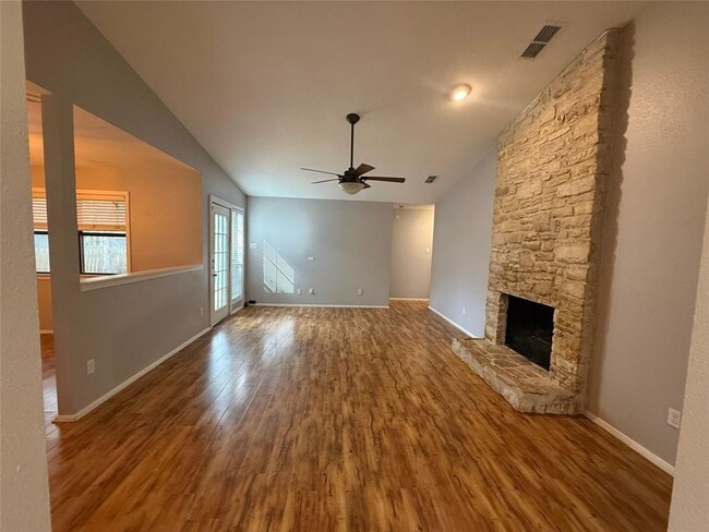 Building Photo - 2811 Crownspoint Dr