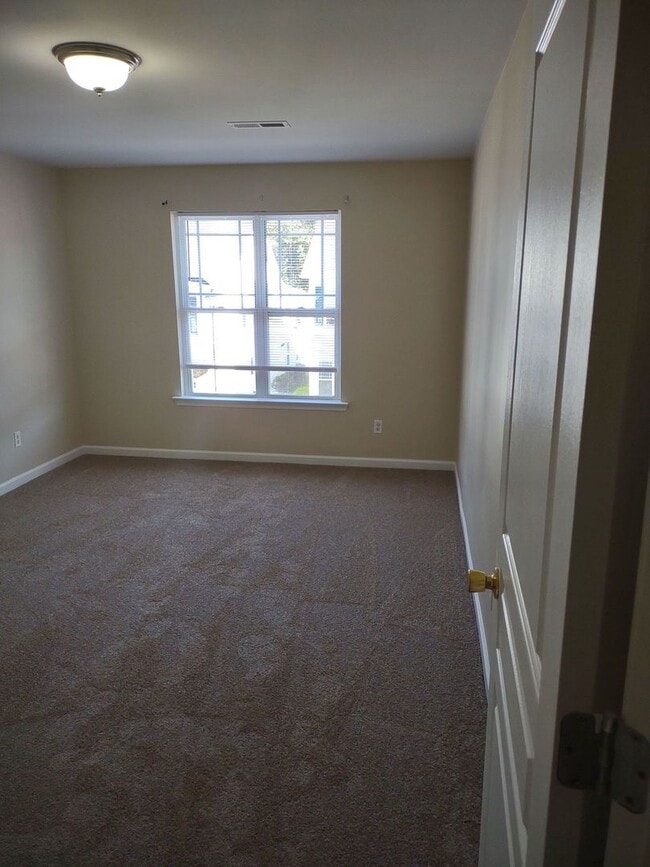 Building Photo - Lovely 3-Bedroom Home located near NCSU!