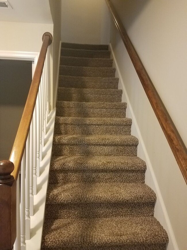 Building Photo - Beautiful 3 Bedroom in Quiet Neighborhood