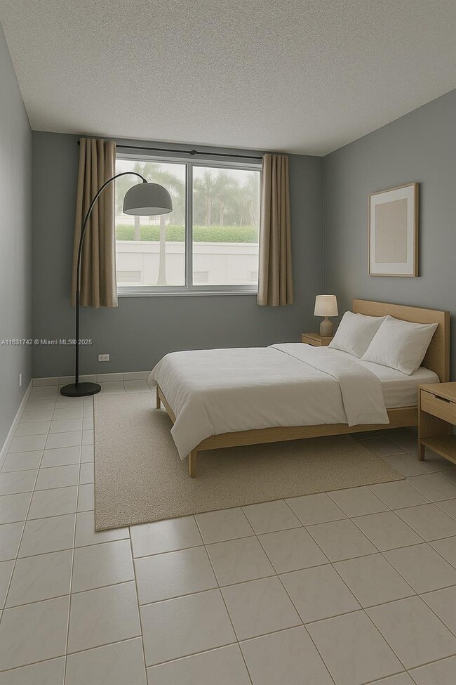 Building Photo - 5005 Collins Ave