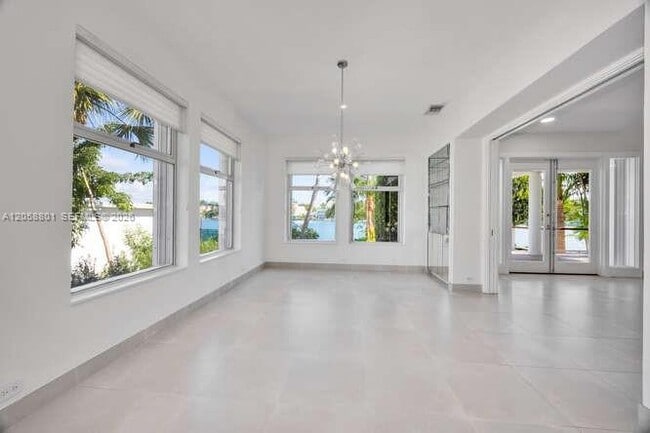 Building Photo - 621 N Mashta Dr