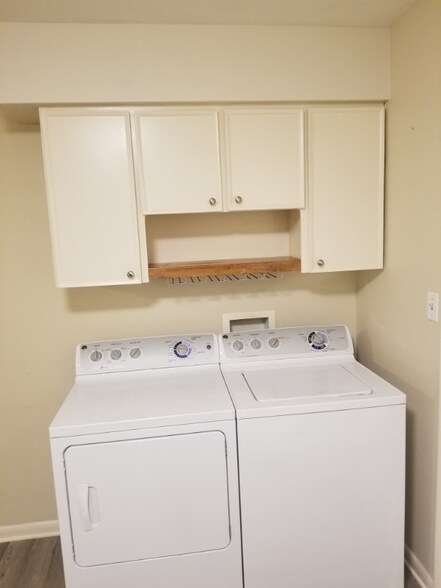 Building Photo - 1207 Castlerock Dr