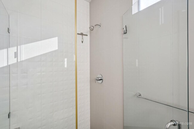 Building Photo - 641 Natoma St