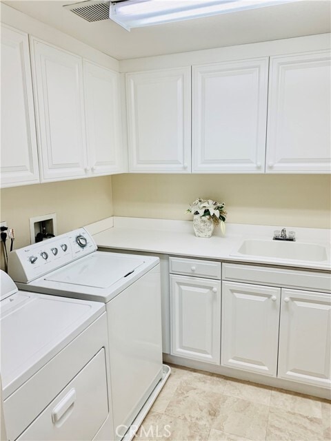 Building Photo - 67 Reunion