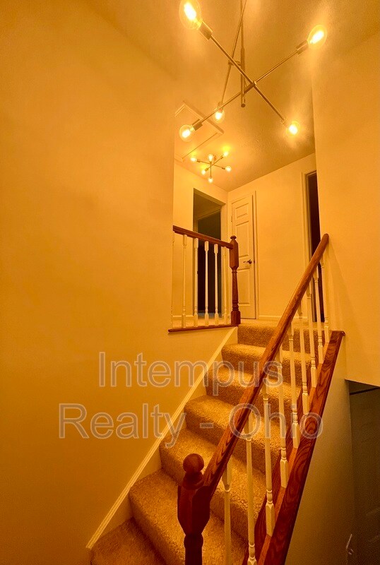 Building Photo - 2071 Stratford Ct