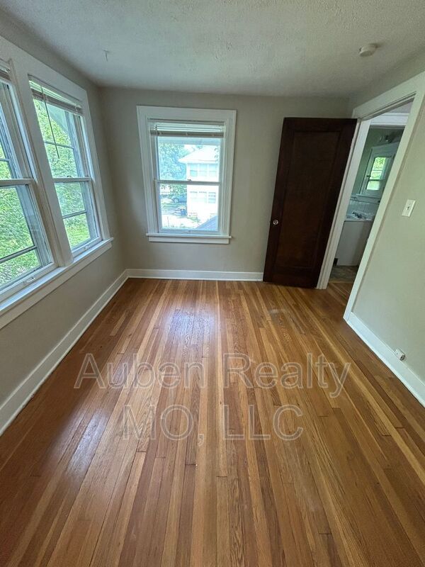 Building Photo - 5432 Harrison St