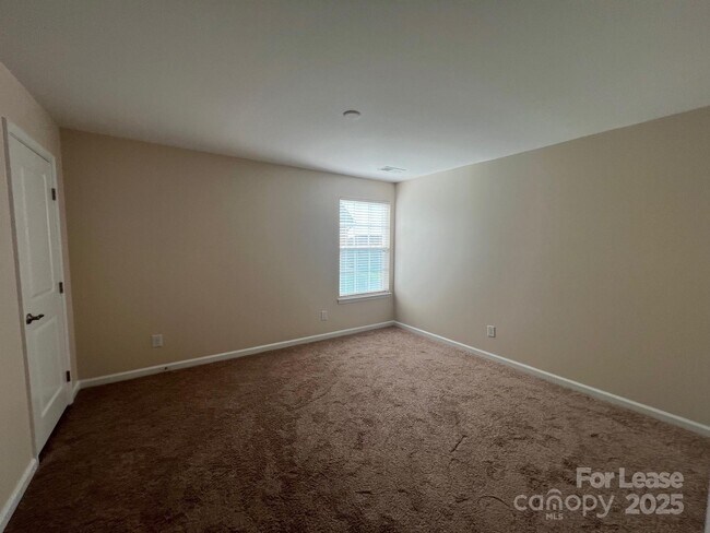 Building Photo - 207 Elba Dr