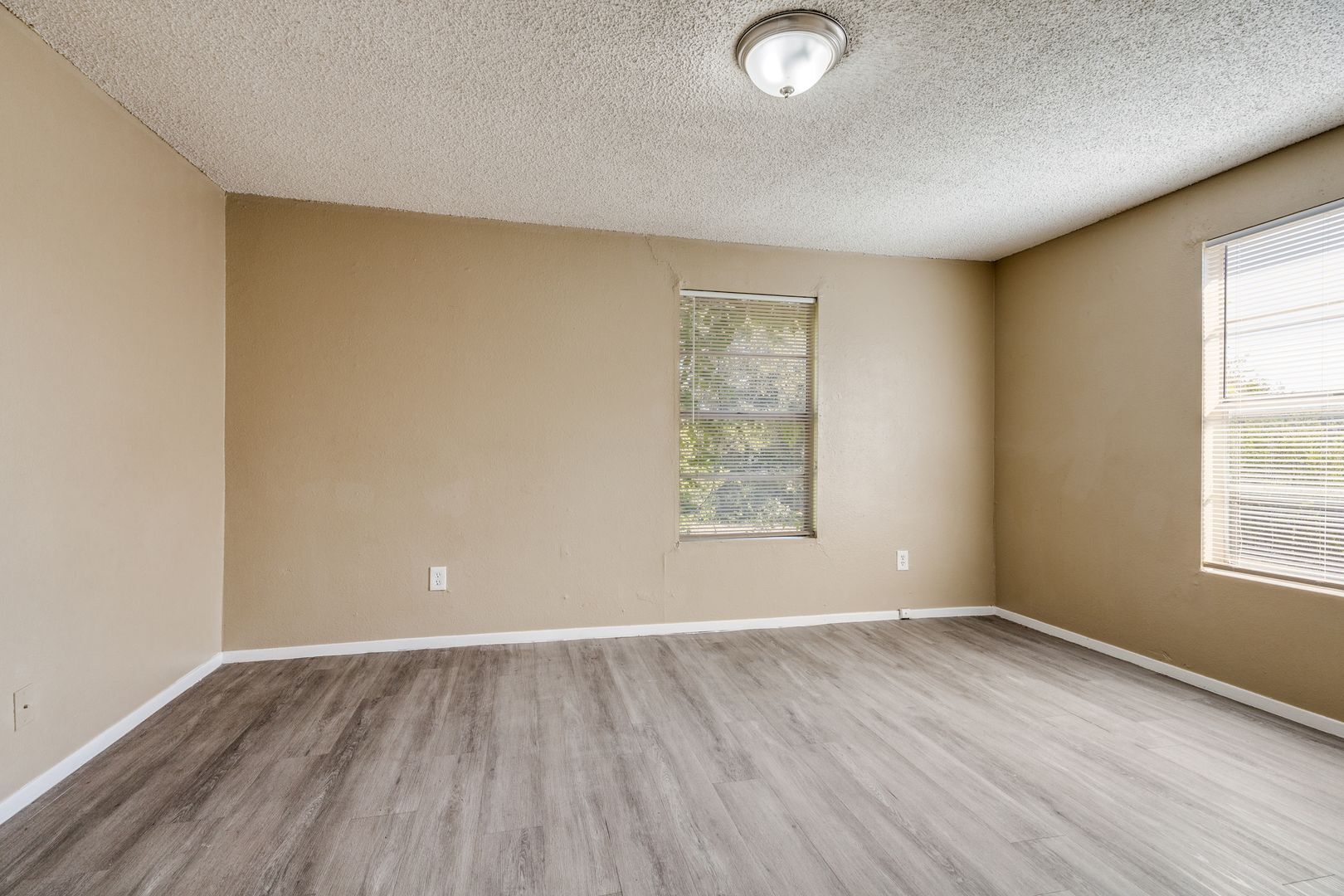 Building Photo - 8100 Doreen Ave