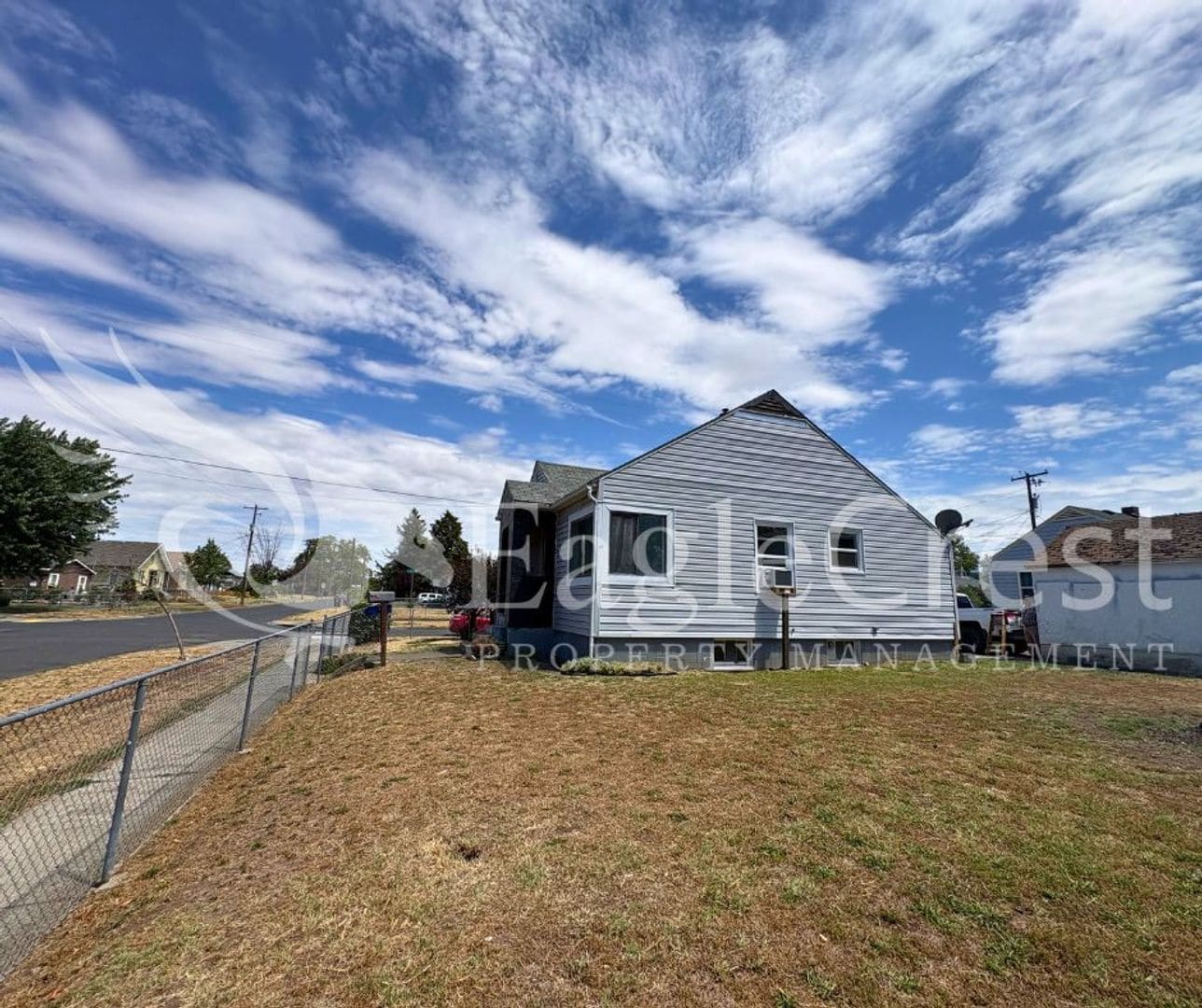 Building Photo - Charming 2-Bedroom Home with Modern Finishes & Open Yard