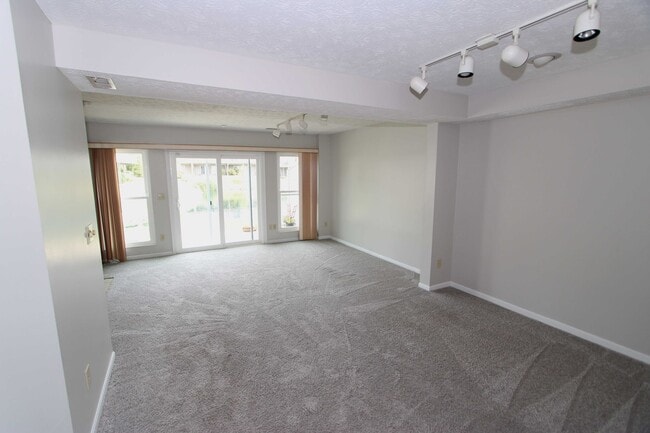 Building Photo - Beautiful 2 Bedroom 1.5 Bath Home