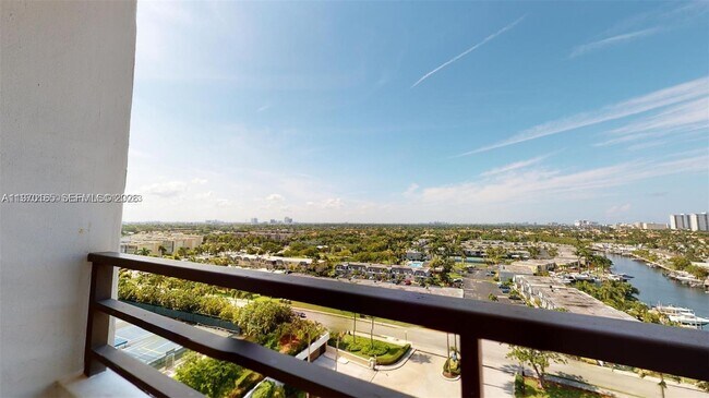 Building Photo - 2500 Parkview Dr