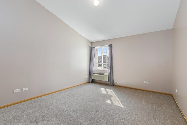 Building Photo - 219 Silverstone Dr