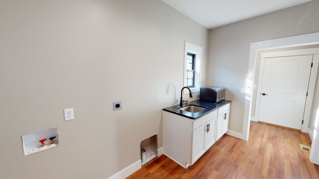 Building Photo - Upgrade to a 3-Bed, 2-Bath House with Extra Space