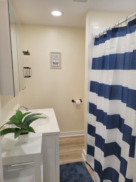 Building Photo - 381 Floatella Rd