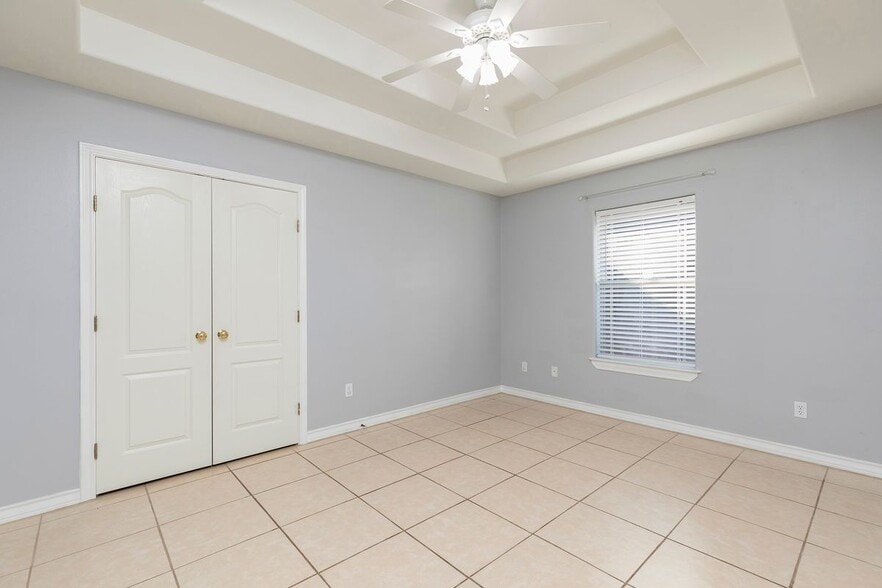 Building Photo - 210 Miranda Ln