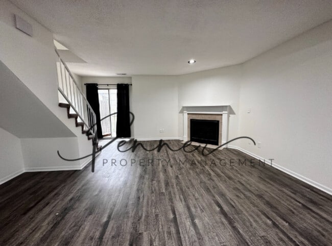 Building Photo - 201-A NE DOGWOOD St