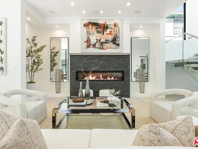 Building Photo - 1621 N Fairfax Ave